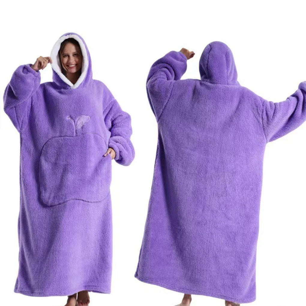 Poncho plaid violet à capuche, poche pomme appliquée, présenté de face et de dos
