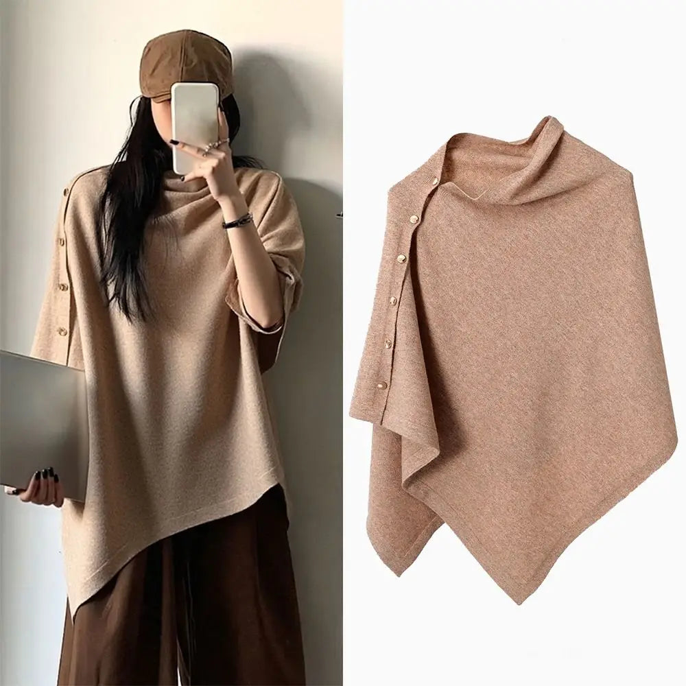 Femme portant le poncho tricot camel et vue du même modèle seul, col montant
